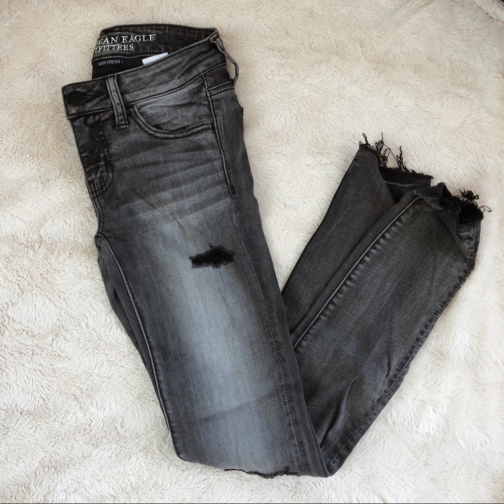 NWOT AE black distressed jeggings